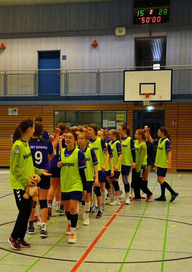 Handball weibliche C-Jugend: Nur strahlende Gesichter in Lübeck-Schlutup